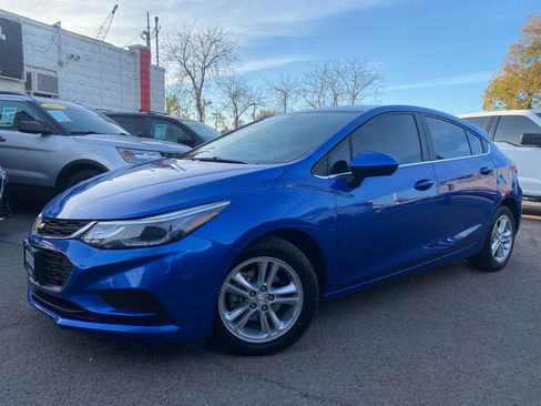 Used 2018 Chevrolet Cruze LT w/ Convenience Package image 7