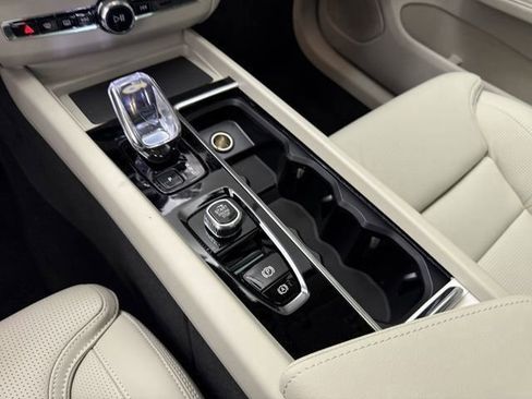 New 2026 Volvo XC60 B5 Ultra w/ Protection Package Premier AWD/4WD image 25