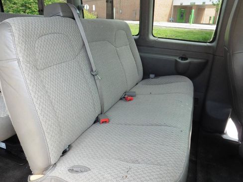 Used 2017 Chevrolet Express 3500 RWD image 13