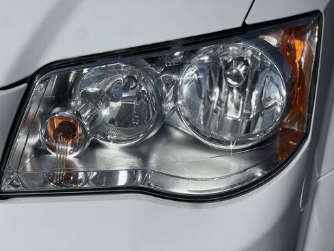 Used 2019 Dodge Grand Caravan SXT FWD image 23