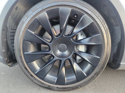 Used 2024 Tesla Model Y Long Range AWD/4WD image 15