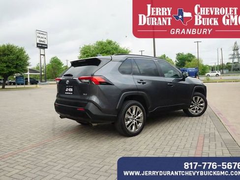 Used 2020 Toyota RAV4 XLE Premium image 7