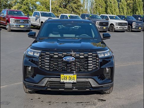 New 2026 Ford Explorer ST-Line w/ ST-Line Street Pack AWD/4WD image 2