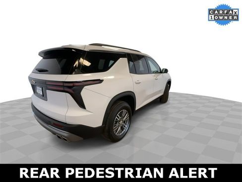 Used 2025 Chevrolet Traverse LT w/ Driver Confidence Package image 8
