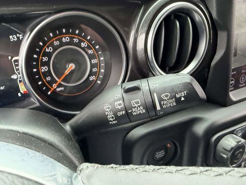 Used 2019 Jeep Wrangler Unlimited Sahara image 40