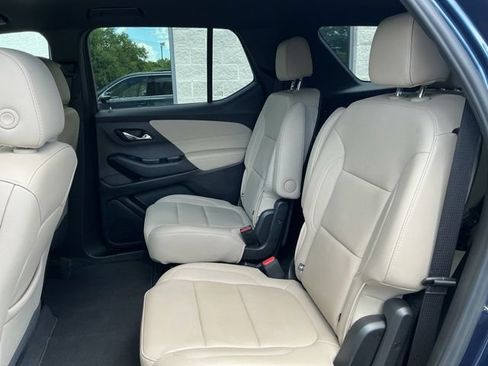 Used 2023 Chevrolet Traverse LT FWD image 17