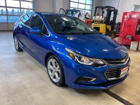 Used 2018 Chevrolet Cruze Premier image 2