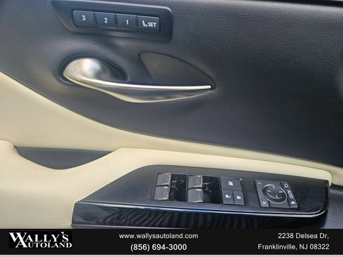Used 2022 Lexus ES 300h w/ Premium Package image 19