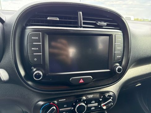Used 2022 Kia Soul LX FWD image 18