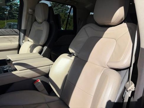Certified 2023 Lincoln Navigator Reserve AWD/4WD image 13