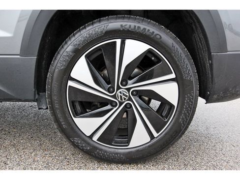 Used 2024 Volkswagen Taos SE w/ Panoramic Sunroof Package AWD/4WD image 37