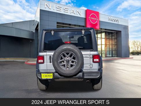 Used 2024 Jeep Wrangler Sport S image 9