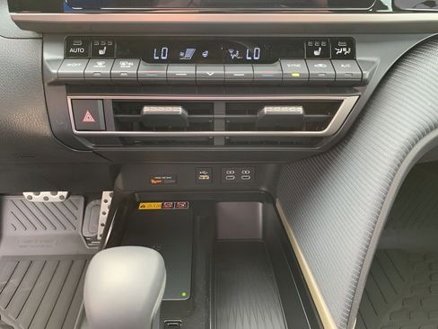 New 2026 Toyota Camry Hybrid FWD image 21