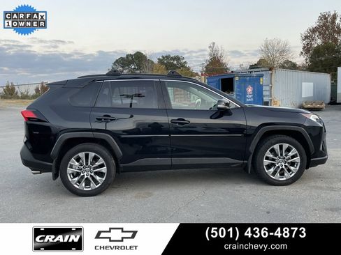 Used 2021 Toyota RAV4 XLE Premium image 9