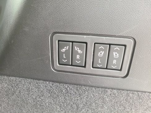 Used 2023 Cadillac XT6 FWD image 44