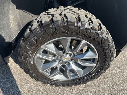 Used 2025 Chevrolet Silverado 1500 LT AWD/4WD image 14