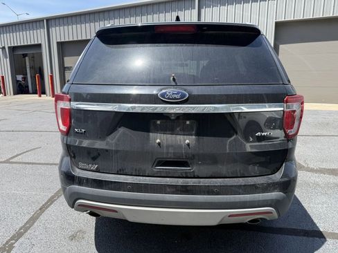 Used 2017 Ford Explorer XLT AWD/4WD image 3
