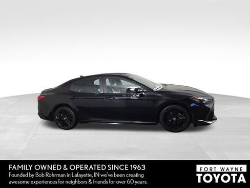 Used 2025 Toyota Camry SE image 5