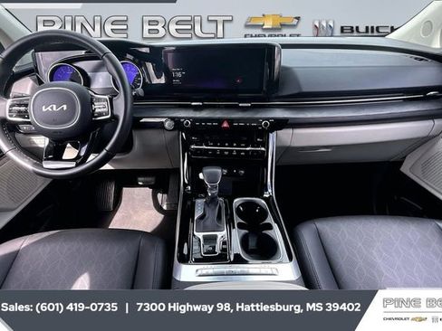 Used 2024 Kia Carnival EX image 13