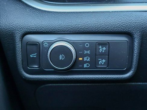 Used 2020 Ford Explorer XLT w/ Equipment Group 202A image 18