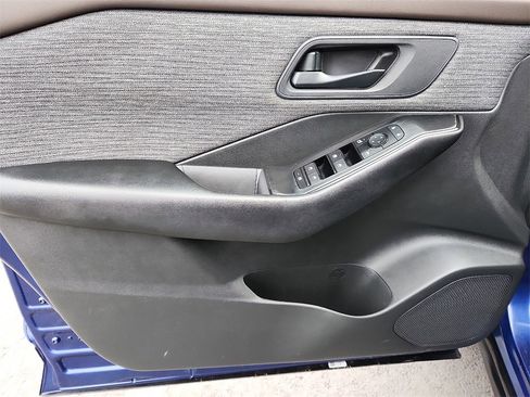 Used 2023 Nissan Rogue S image 15