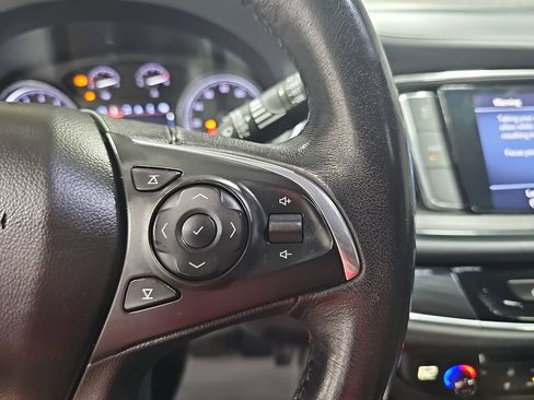 Used 2020 Buick Enclave Essence w/ Sound and Sites Package AWD/4WD image 18