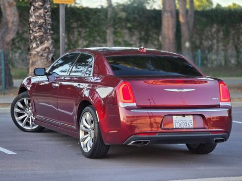 Used 2018 Chrysler 300 Touring w/ Chrome Appearance Package RWD image 10