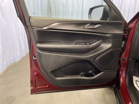 Certified 2024 Jeep Grand Cherokee Laredo X image 11