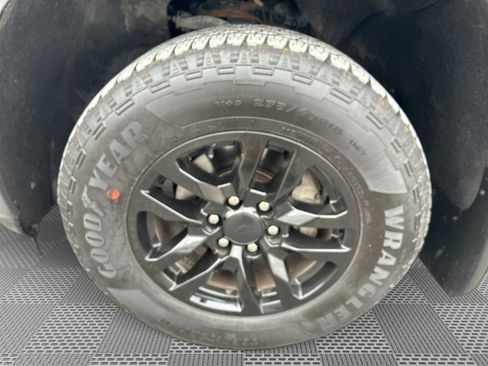 Certified 2021 Chevrolet Silverado 1500 RST w/ Z71 Off-Road Package image 32