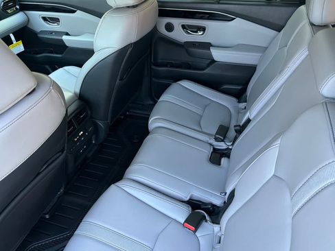 Used 2025 Honda Pilot EX-L image 4