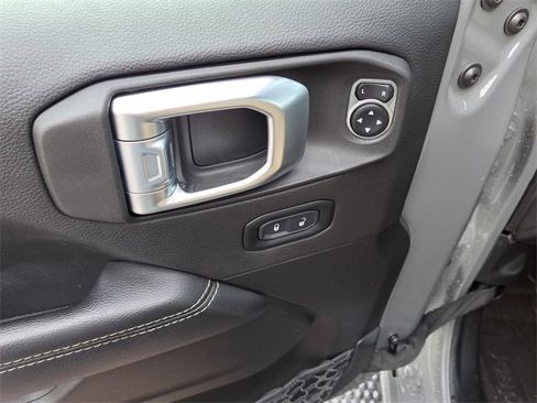 Used 2021 Jeep Wrangler Unlimited Sahara image 21