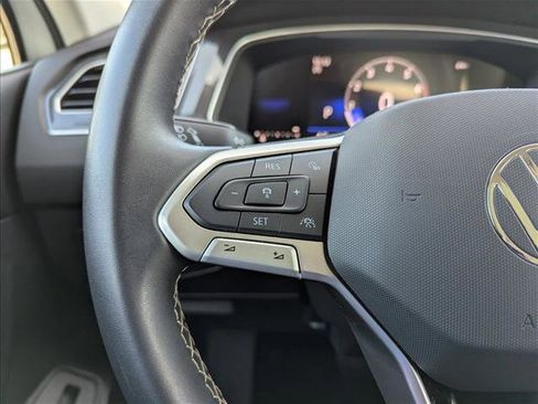 Used 2024 Volkswagen Tiguan SE image 13