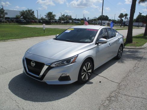 Used 2022 Nissan Altima 2.5 SV FWD image 3