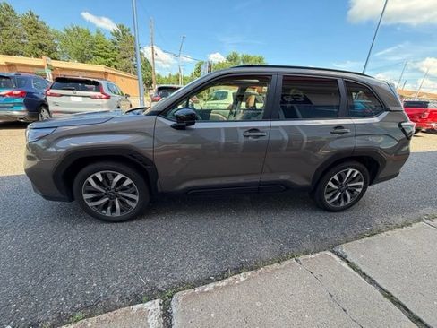 Used 2025 Subaru Forester Touring AWD/4WD image 4