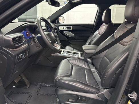 Used 2024 Ford Explorer Platinum w/ Technology Package image 20