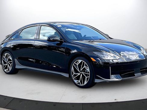 Used 2024 Hyundai Ioniq 6 Limited RWD image 2