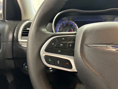 Used 2022 Chrysler 300 Touring w/ Sport Appearance Package image 19