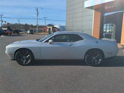 Used 2019 Dodge Challenger SXT w/ Plus Package image 7