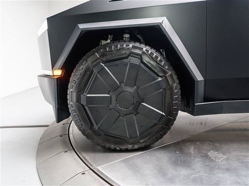 Used 2024 Tesla Cybertruck AWD Crew Cab image 11