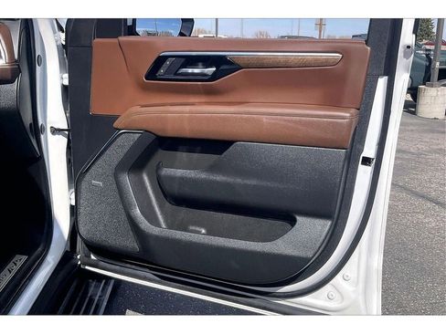 Used 2025 Chevrolet Suburban High Country image 26