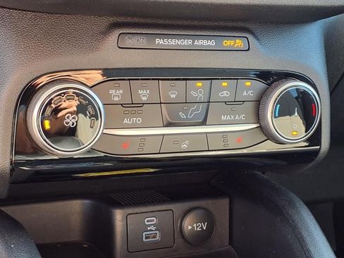 Used 2022 Ford Escape SE w/ Cold Weather Package image 11