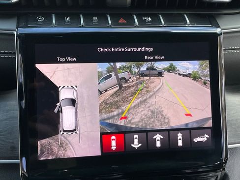 Used 2024 Jeep Grand Cherokee Limited w/ Luxury Tech Group II image 19