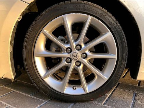 Used 2012 Lexus CT 200h image 9