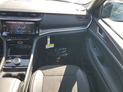 New 2026 Jeep Grand Cherokee Altitude AWD/4WD image 19