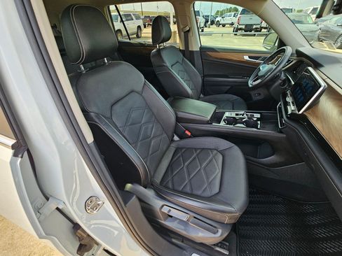 Used 2024 Volkswagen Atlas SE FWD image 30