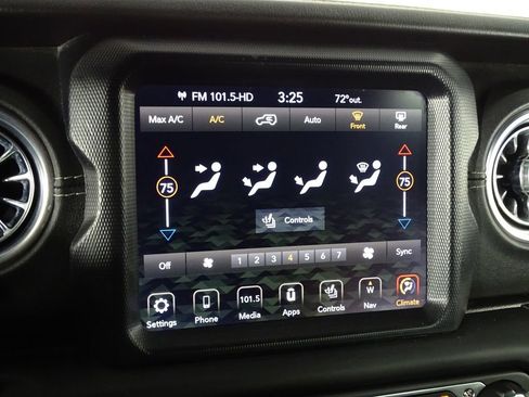 Used 2018 Jeep Wrangler Unlimited Sahara image 37