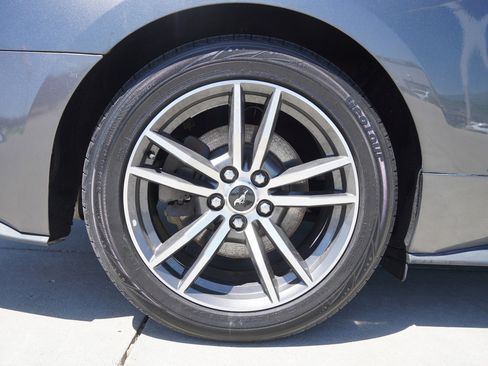 Used 2017 Ford Mustang Premium image 11