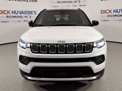 Used 2024 Jeep Compass Limited AWD/4WD image 2