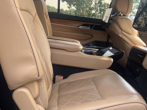 Used 2022 Jeep Grand Wagoneer Series III w/ Rear Seat Video Group 1 image 12