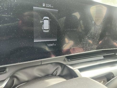 Used 2026 Kia Carnival FWD image 5